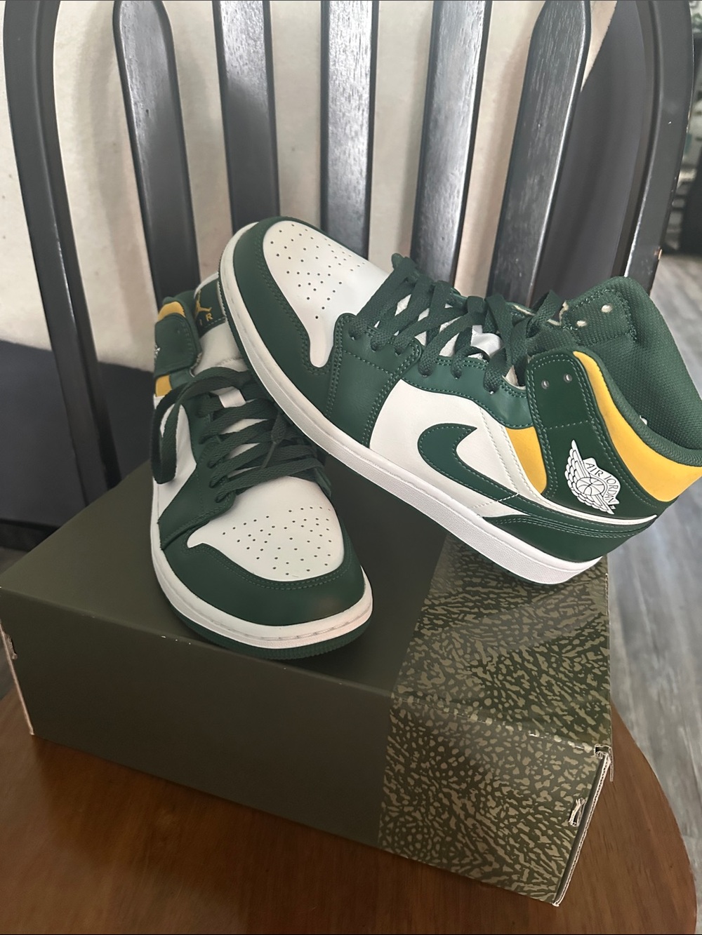Green & yellow Jordan 1 Sneakers ( Jordan 1 mid “Sonics”)